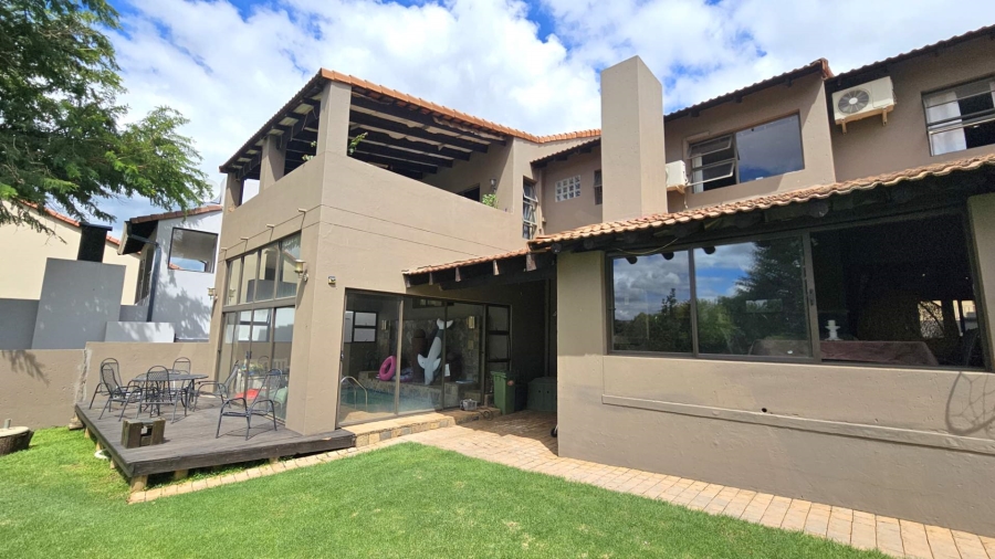 6 Bedroom Property for Sale in Magalies Golf Estate North West